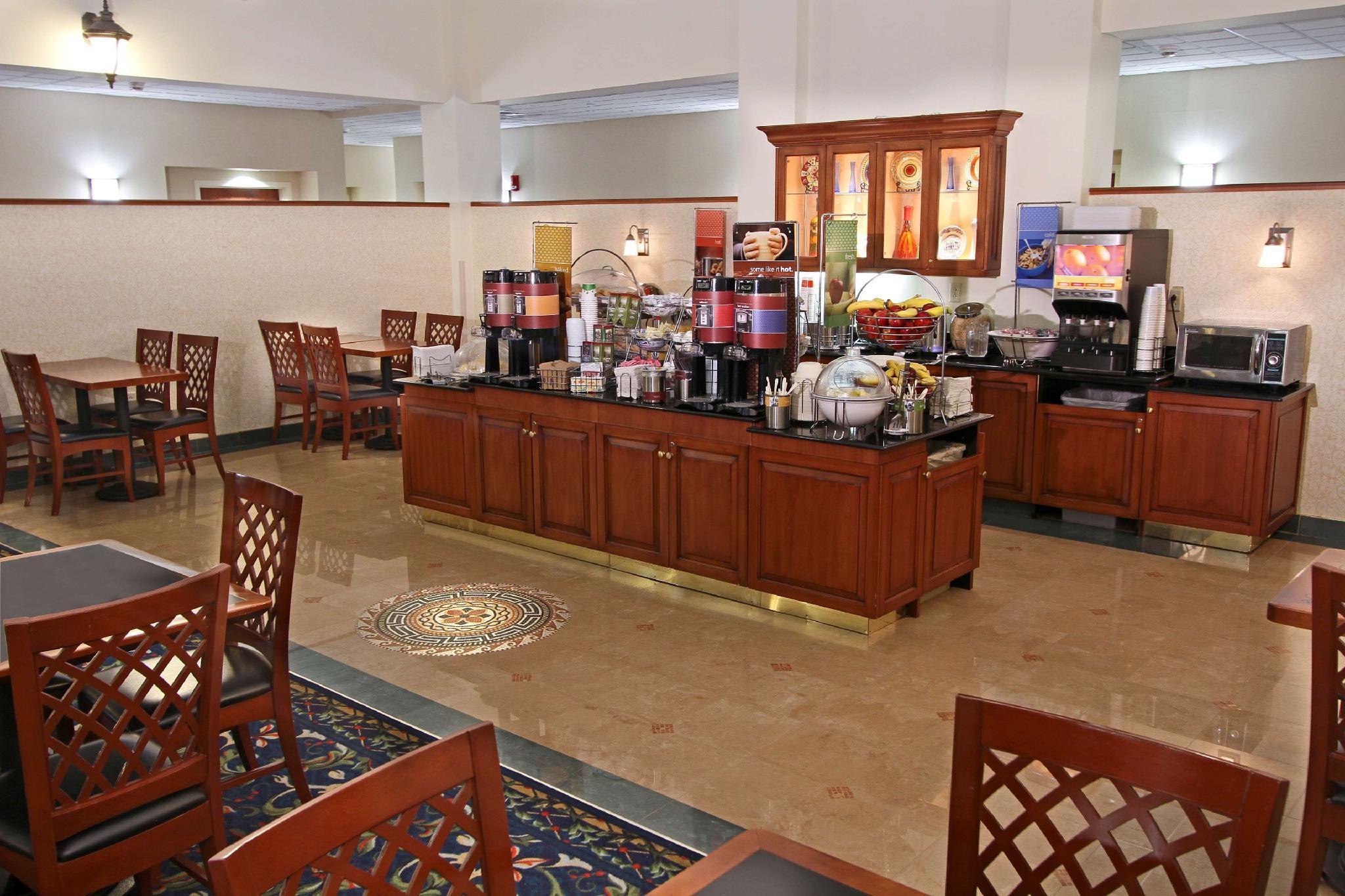 Hampton Inn & Suites By Hilton - Rockville Centre Esterno foto