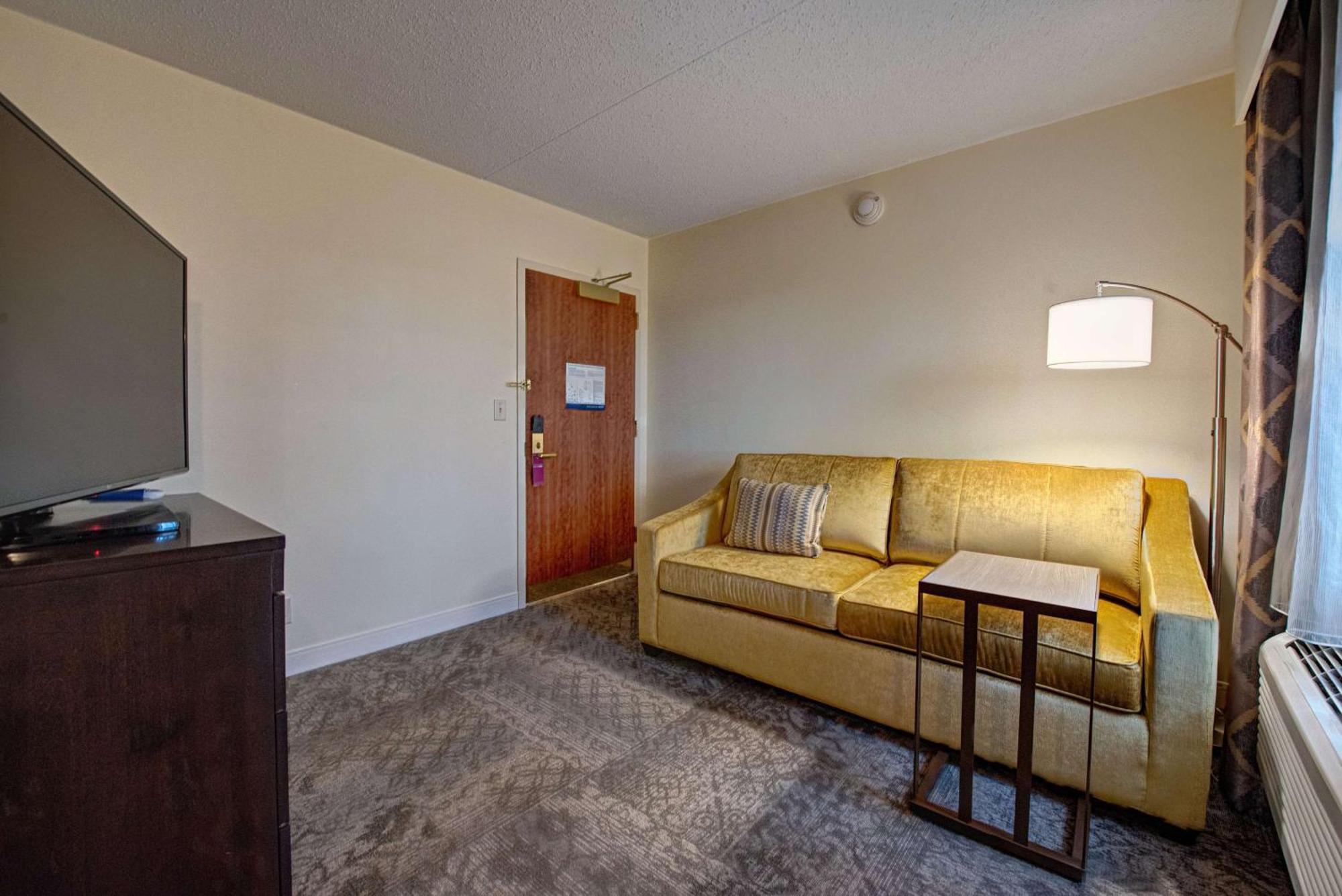 Hampton Inn & Suites By Hilton - Rockville Centre Esterno foto