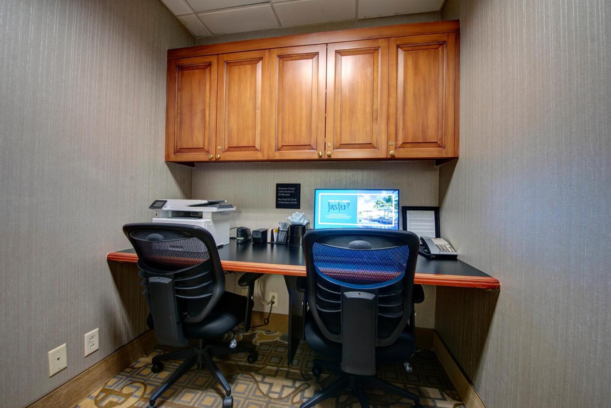 Hampton Inn & Suites By Hilton - Rockville Centre Esterno foto