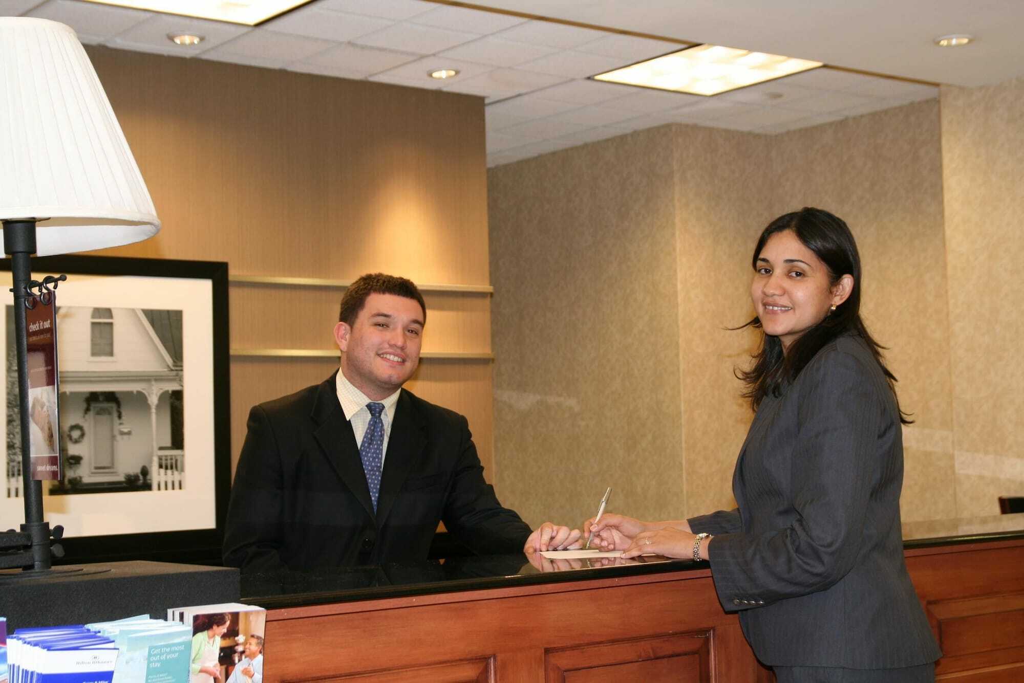 Hampton Inn & Suites By Hilton - Rockville Centre Esterno foto